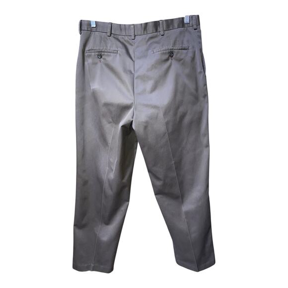 Dockers Khaki Pants Mens Size 36. Flat Front Relaxed Fit - Picture 2 of 6